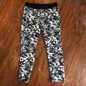 •NWOT•Express•Floral Dress Capris•00R•055